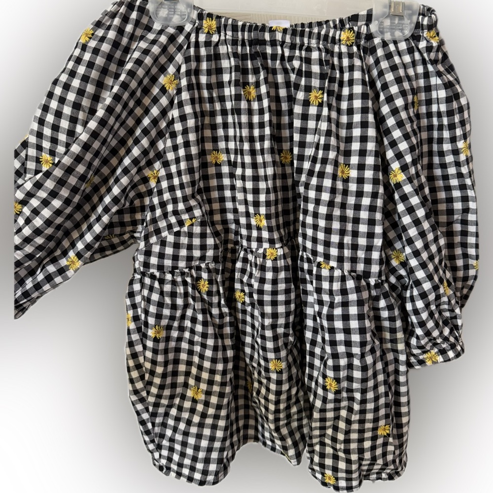 Old Navy Black and White Gingham sunflower embroidered balloon sleeve top